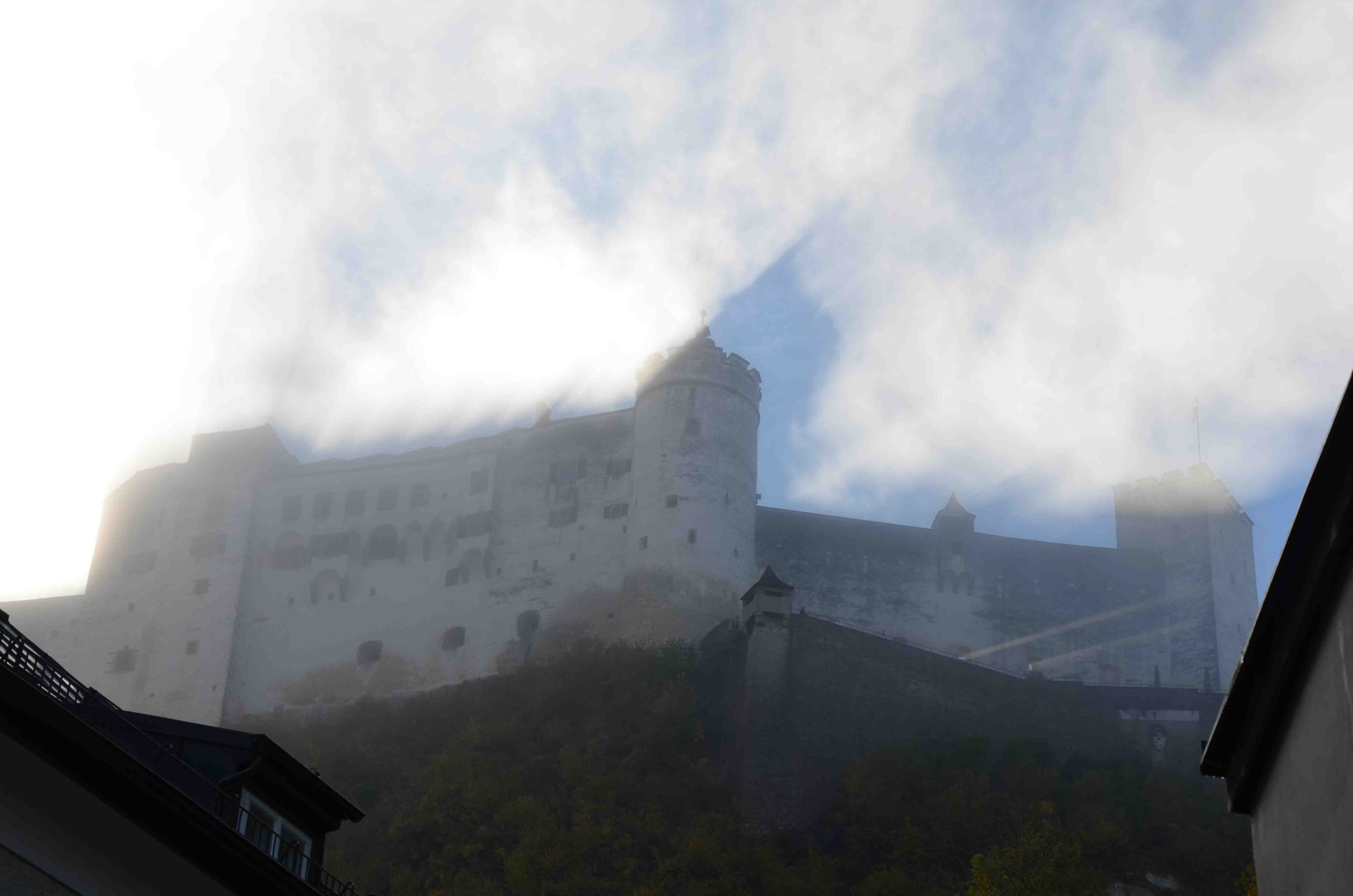 41 Reise Salzburg Nebel jul